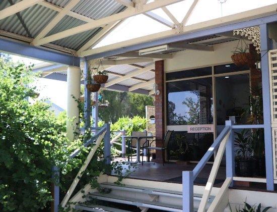 Tambo Mill Motel & Caravan Park Экстерьер фото